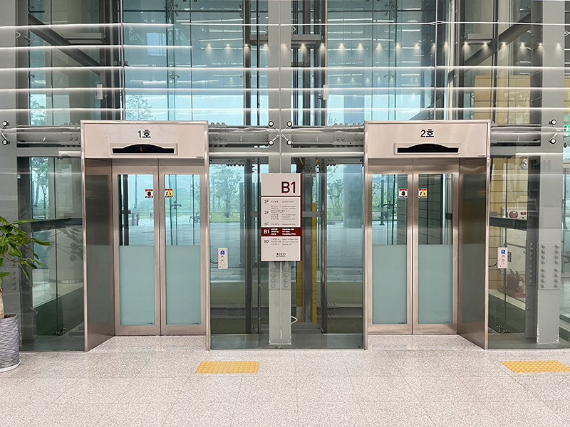 노블레스홀 방면 승강기